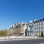 Comme Une Maison Sur L\'Ile Saint Louis